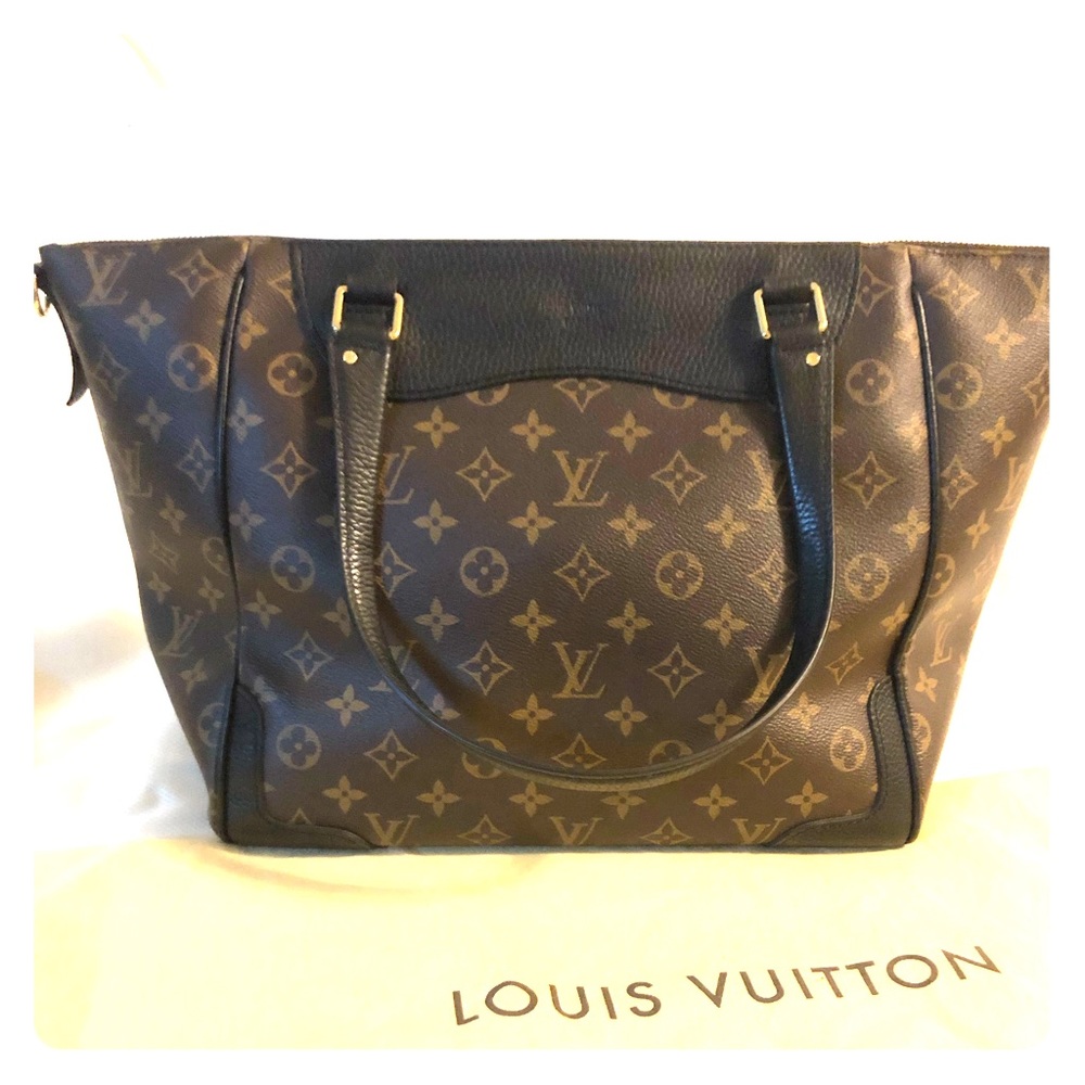 Authentic Louis Vuitton Estrela Noir.